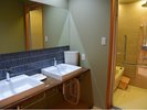 本館:8帖・12帖〈洗面台・浴室〉