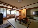 【かえで】母屋客室2階_和室8畳 心落ち着く和のしつらえ