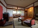 【かえで】母屋客室2階_和室8畳 四季を映す和室