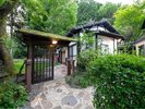 【とんぼ】離れ客室_和室6畳+6畳 時の流れが生んだ美しさ、苔の緑に包まれて