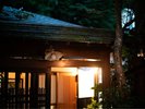 【ひぐらし】離れ客室_6畳+4畳半_露天風呂付き 苔に覆われた静寂の門