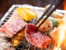 【夕食】炭火で焼き上げることで、香ばしさと肉本来の甘みが引き立ちます