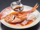 【金目鯛の煮つけ】プロの味つけをぜひご堪能ください。金目鯛の煮つけは全ての会席に付きます。