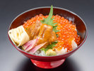 【昇鶴会席(美味少量)】白米を「雲丹いくら丼(ミニサイズ)」に変えてご用意しています。