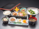 【漁師まちの朝食】栄養バランスを考えた朝食です。