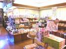 ゆらり売店コーナー 様々な種類のお土産を販売しております。
