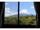 宿泊棟B館3階より望む富士山