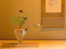 季節の花とアートを愉しむ