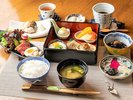 【朝食】自家製野菜をはじめ25品目を使って作られる朝食一例