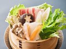 さぬき夢豚と地元でとれた新鮮な野菜を高瀬茶で蒸し