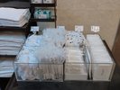 歯ブラシ、カミソリ、綿棒、ボディスポンジ、くし、ガウン、アフターシェーピング等はフロント横から。