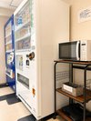 8階の自販機・電子レンジコーナー