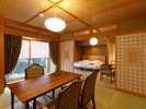 本館内湯付き：由布院の四季折々の情緒を感じる純和風客室が水戸岡氏のデザインで快適でモダンな和室に。