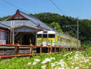 弥彦駅 写真映えもする最寄り駅。当館までは徒歩1分です。