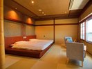 源泉かけ流し半露天風呂付客室「つむぎの間」