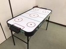 卓球場に新たに設置したホッケーゲーム
