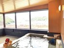 14階展望風呂。南飛騨の山々と飛騨川の景色をお楽しみ頂けます。