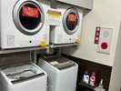 コインランドリー(ふっくら素早い仕上がりのガス乾燥機。長期滞在もしっかりサポート)