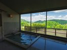 ここでの湯浴みは、五感すべてが静かに癒されていく感覚を呼び覚ましてくれます。