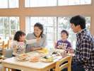 家族で食事
