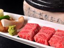 脂が滑らかでくちどけの良い「信州プレミアム牛」を陶板焼きにてご提供いたします。
