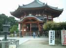 興福寺南円堂です。「よしだや」から歩いてすぐの所にあります。