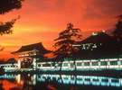 夕焼けに照らされた東大寺
