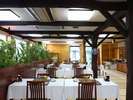 お食事会場 食堂テ-ブル会場
