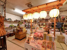 *お土産処/地元の名産品がズラリ!お友達やご家族へのお土産にどうぞ。