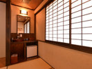 *深山館(新館客室一例)/モダンな設えを施した洗面処。