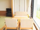 和洋室(8畳+ツインベッド):絶景を隣に、家族や友人達とのんびりと。