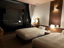 和洋室(8畳+ツインベッド):窓から見える夜景の姿も美しいです。