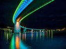 【牛深ハイヤ大橋】イタリアの現代建築家レンゾ・ピアノの作品。魚の銀鱗を思わせるデザインが大きな特徴。