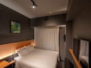 【クイーンダブル】15.5平米のお部屋です。160CM幅のクインベッドをご用意。お子様の添い寝も可!