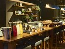 LAZULI BAKERY�̏Ă����ăp�����͂��߁A�Ȗ،��Y�̖�؂◑���g�����u�b�t�F�����p�ӂ��Ă��܂��B