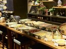 LAZULI BAKERY�̏Ă����ăp�����͂��߁A�Ȗ،��Y�̖�؂◑���g�����u�b�t�F�����p�ӂ��Ă��܂��B
