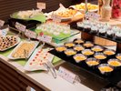 【和洋中バイキング(夕食)】調理場スタッフ“ばんばん君”の手作りスイーツ。