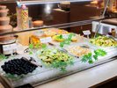 【和洋中バイキング(夕食)】季節のフルーツ各種。常時3〜4種類お出ししています。