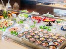 【和洋中バイキング(夕食)】お刺身は季節に応じて内容が変わります。つまみにもおかずにも最強!