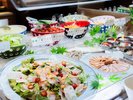【和洋中バイキング(夕食)】冷製メニュー各種。夏に嬉しいコーナーです。