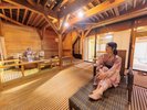 【禁煙☆源泉かけ流し露天風呂付客室】「紅山桜」広い湯船と湯冷ましスペースを完備。