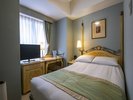淡いカラーで統一された洒落たインテリアのお部屋