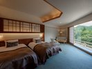 デラックスツイン:川の流れを東西に広く見渡せる客室。景観を愉しみたい時に。