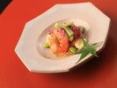 夏の季節会席イメージ:旬を迎える厳選食材で、夏の涼をさそう一品を料理人の手業で丁寧に仕上げています。