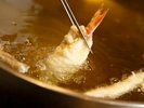 ディナービュッフェ:やはり揚げたてが一番。さっと衣の天婦羅をビュッフェでご賞味くださいませ。