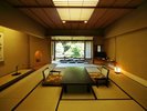 曙・芙蓉 和室/12.5畳一例:広縁には皆様でご歓談いただける堀ごたつ又はソファーを設えました。