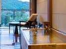 【露天風呂付】長門 スイート:湯上り後が楽しめるテラス。優しい風が心地よい休日を。