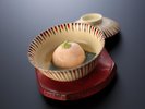春の季節会席イメージ:見た目にも味わいにも爽やかな春の食。素材の味わいを大切に仕上げました。
