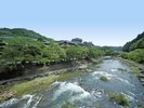 木々の緑とせせらぎを近くに感じる大谷山荘。四季折々の滞在をおたのしみくださいませ