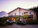 清潔感溢れるリビングルームは使い勝手の良さとトイレが2つあるのも喜ばれています。